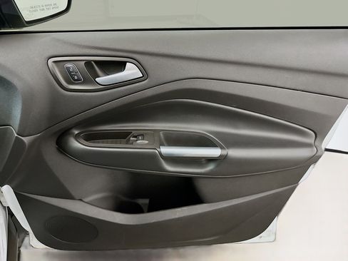 Used 2018 Ford Escape SE image 33