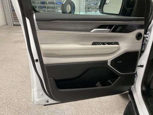 Used 2024 Jeep Wagoneer Series II image 28