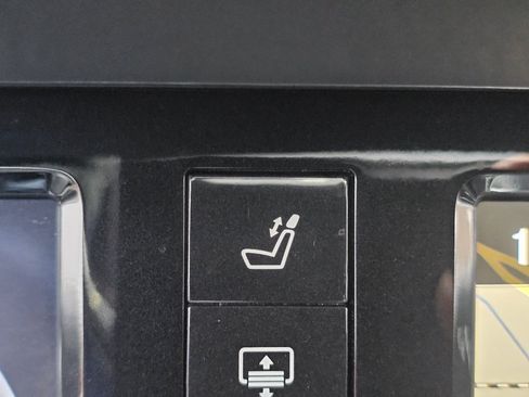 Used 2015 Mercedes-Benz S 550 4dr Sdn S 550 4MATIC w/ Sport Package image 45