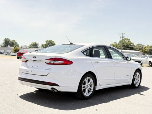 Used 2018 Ford Fusion SE w/ Equipment Group 602A FWD image 6