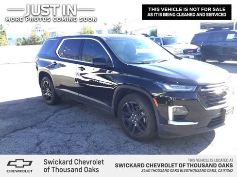 Used 2023 Chevrolet Traverse LS image 1