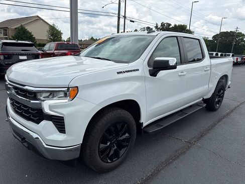 Used 2023 Chevrolet Silverado 1500 LT AWD/4WD image 4