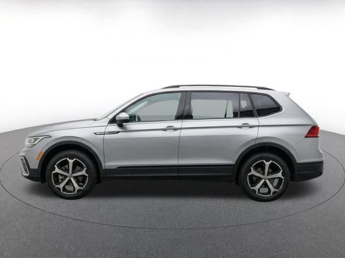 Used 2026 Volkswagen Tiguan SE AWD/4WD image 4