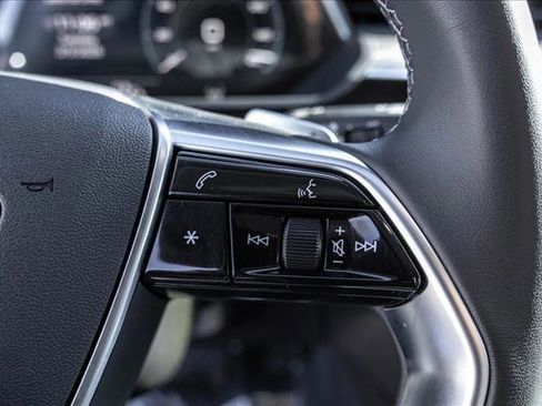 Used 2024 Audi Q8 e-tron Premium Plus w/ Premium Plus Package image 15