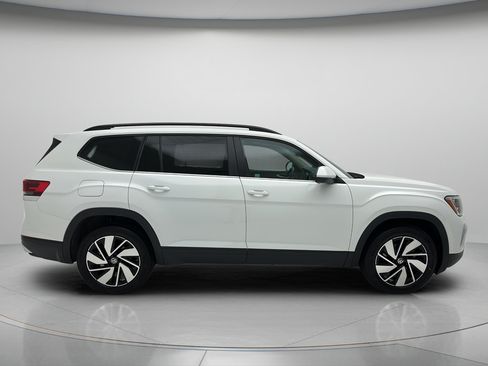 Used 2025 Volkswagen Atlas SE AWD/4WD image 4