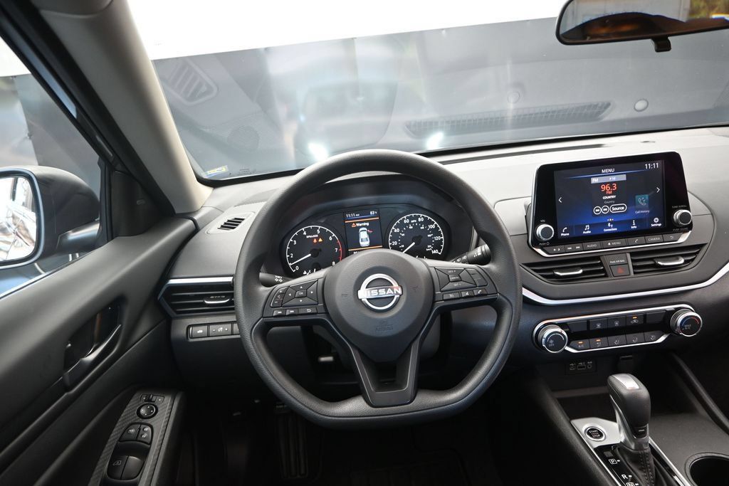 Used 2025 Nissan Altima 2.5 S FWD image 29