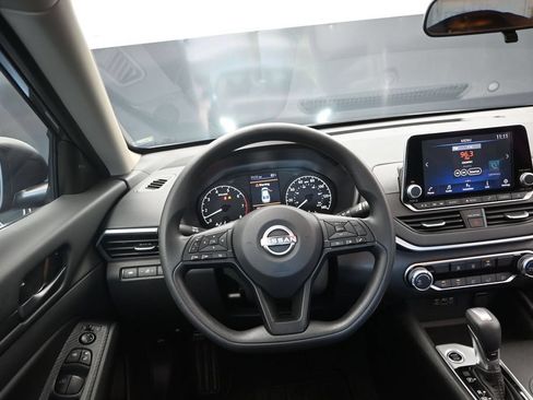 Used 2025 Nissan Altima 2.5 S FWD image 29
