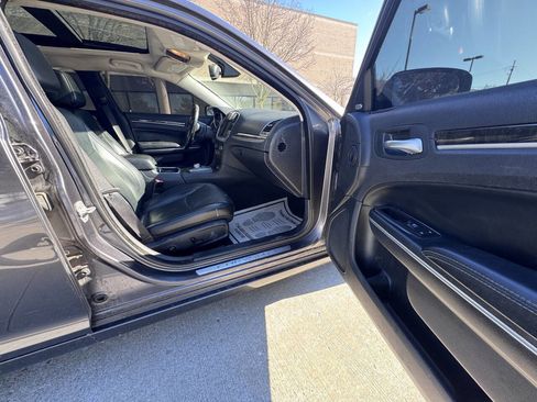 Used 2015 Chrysler 300 C image 15