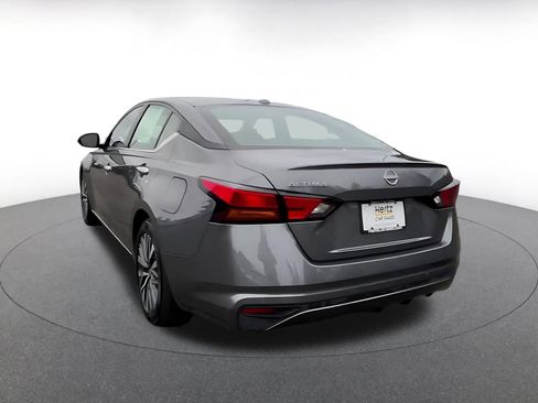 Used 2025 Nissan Altima 2.5 SV FWD image 11