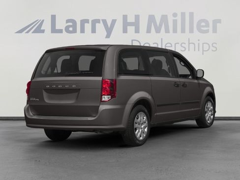 Used 2019 Dodge Grand Caravan SE w/ UConnect Hands-Free Group FWD image 2