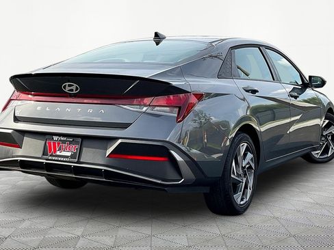 Used 2025 Hyundai Elantra Sport image 6