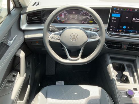 New 2026 Volkswagen Tiguan SE AWD/4WD image 17