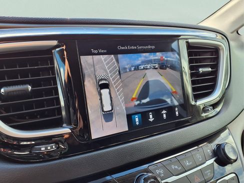 Used 2020 Chrysler Pacifica Touring-L Plus w/ Tire & Wheel Group image 19