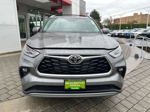 New 2026 Toyota Highlander Platinum image 8