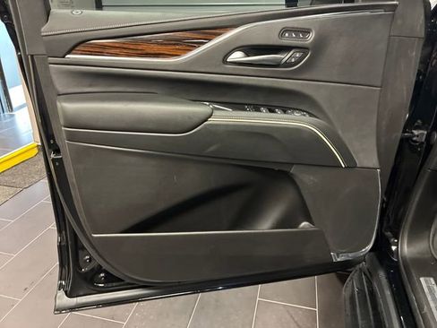 Certified 2023 Cadillac Escalade ESV Premium Luxury AWD/4WD image 10