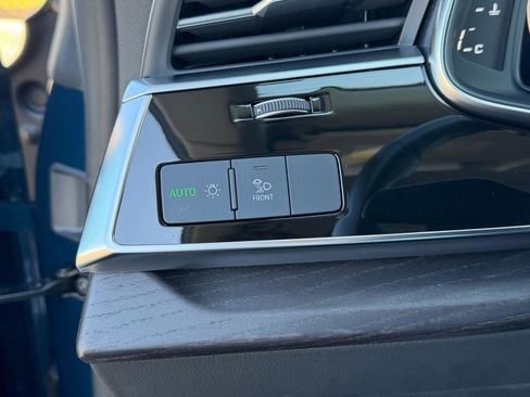 Used 2022 Audi Q8 Premium Plus w/ Premium Plus Package image 35