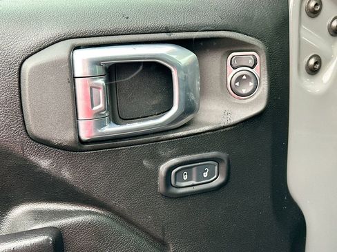 Used 2021 Jeep Gladiator Rubicon AWD/4WD image 21