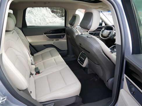 Used 2024 Lincoln Nautilus Premier w/ Equipment Group 102A image 8