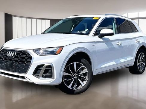 Used 2023 Audi Q5 2.0T Premium Plus w/ Premium Plus Package AWD/4WD image 3