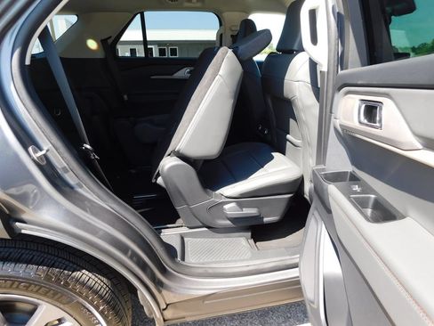Used 2025 Ford Explorer Active w/ Active Comfort Package AWD/4WD image 32