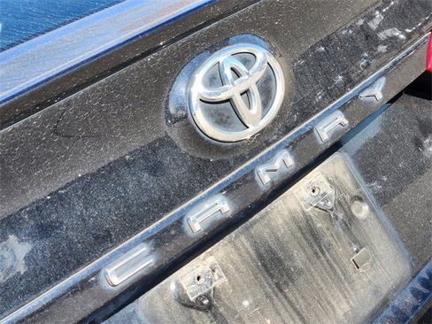 Used 2019 Toyota Camry SE image 12