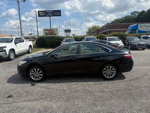 Used 2017 Toyota Camry LE image 6