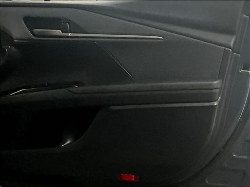 Used 2025 Toyota Camry SE image 12