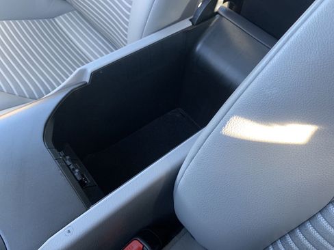 Used 2022 Toyota Camry SE image 30