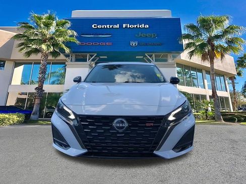 Used 2023 Nissan Altima 2.0 SR FWD image 3