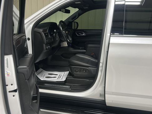 Used 2022 Chevrolet Suburban LT w/ Luxury Package image 8