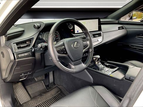 Used 2025 Lexus ES 300h w/ Luxury Package image 13
