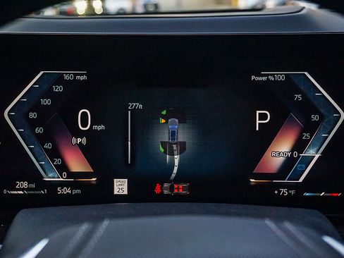 Used 2024 BMW X7 xDrive40i w/ Premium Package image 27