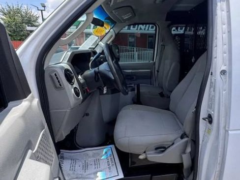 Used 2014 Ford E-150 and Econoline 150 RWD image 10