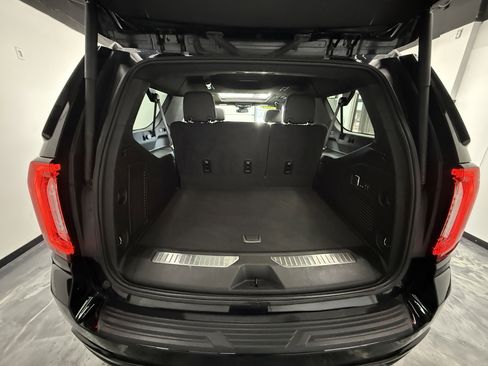 Used 2024 GMC Yukon XL Denali image 9