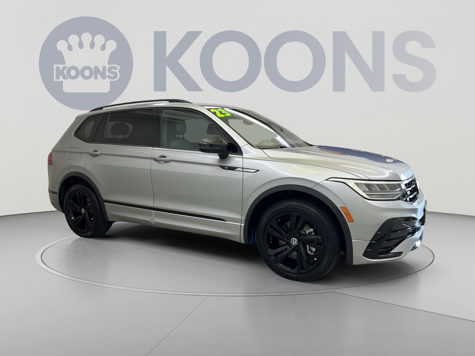 Used 2023 Volkswagen Tiguan SE R-Line FWD image 10