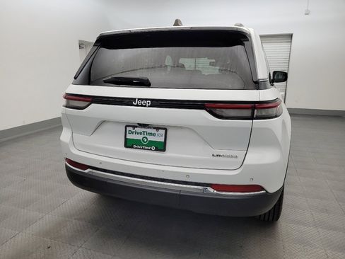 Used 2024 Jeep Grand Cherokee Laredo RWD image 7