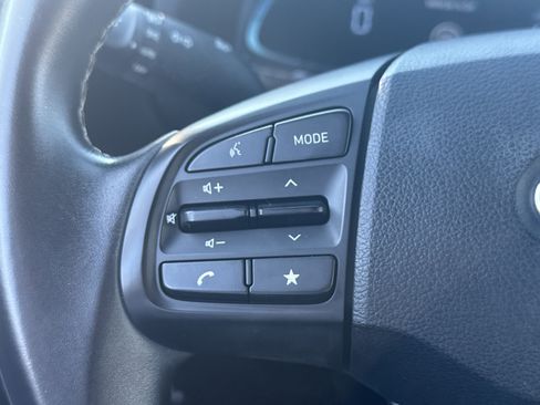 Used 2023 Hyundai Venue Limited image 25