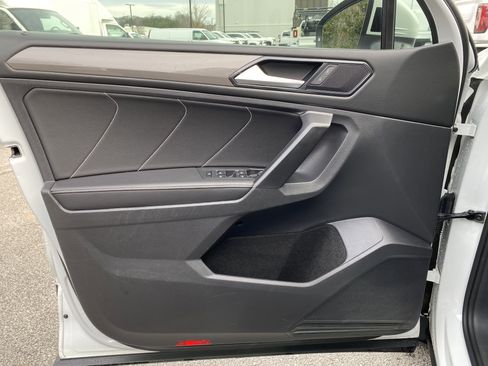 Used 2023 Volkswagen Tiguan SE image 15