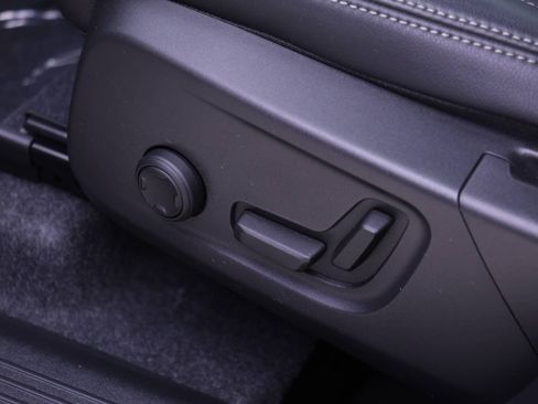 Certified 2026 Volvo XC40 B5 Plus w/ Protection Package Premier image 18