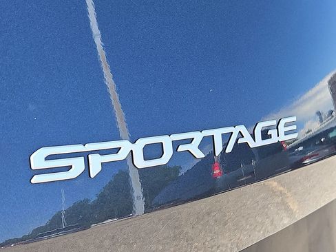 Used 2023 Kia Sportage LX AWD/4WD image 35