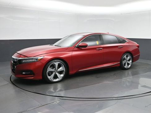 Used 2018 Honda Accord Touring image 3