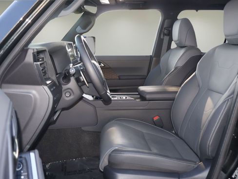 Used 2024 Lexus GX 550 w/ Accessory Package (31) image 11