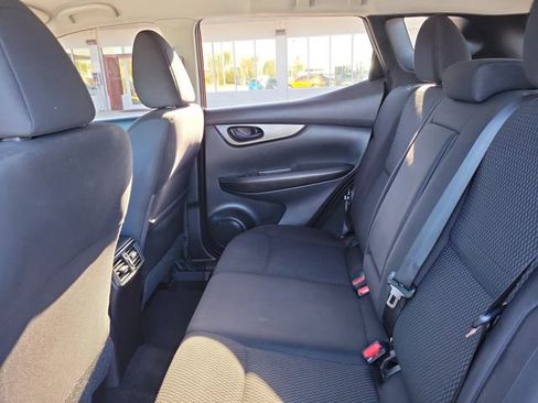 Used 2022 Nissan Rogue Sport S image 12