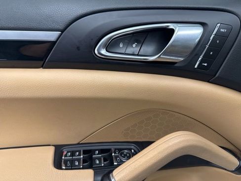 Used 2018 Porsche Cayenne Platinum Edition image 24