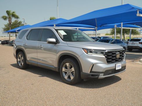 Used 2025 Honda Pilot EX-L image 3