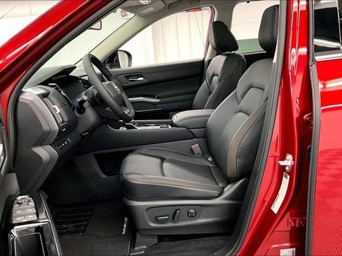 New 2026 Nissan Pathfinder SL w/ SL Premium Package AWD/4WD image 10