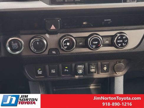 Used 2018 Toyota Tacoma TRD Off-Road image 22