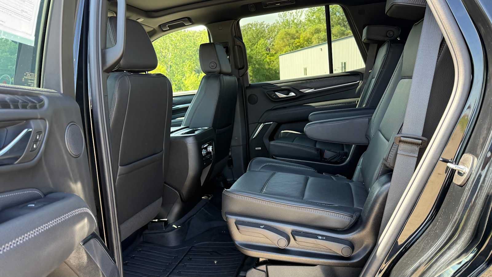 Used 2024 GMC Yukon Denali AWD/4WD image 8