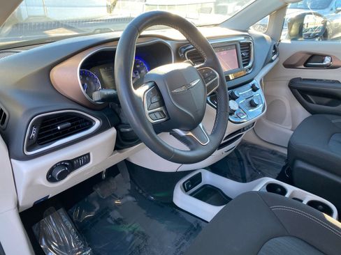 Used 2024 Chrysler Voyager LX image 36