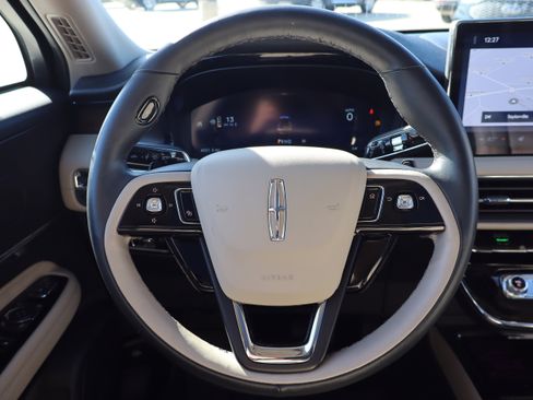 Used 2025 Lincoln Corsair Reserve image 14